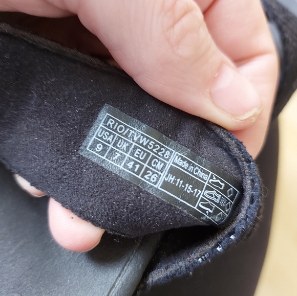 Vionic Rio Black Sandals - Picture 5 of 6